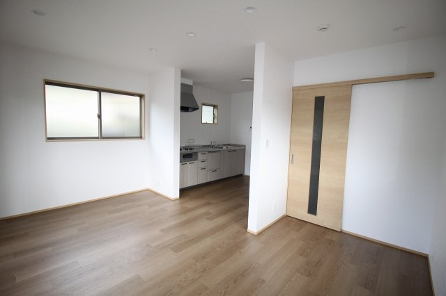 神田　中古戸建　（未入居物件）の居間・リビング|2Ｆ　ＬＤＫ　13.0帖