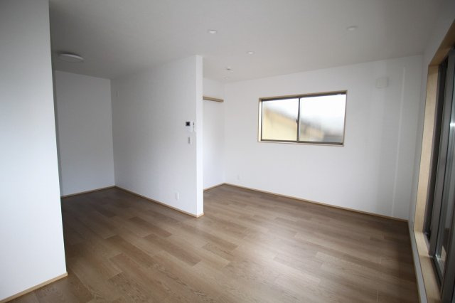 神田　中古戸建　（未入居物件）の居間・リビング|2Ｆ　ＬＤＫ　13.0帖