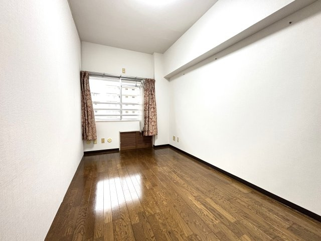 南側洋室約4.5帖