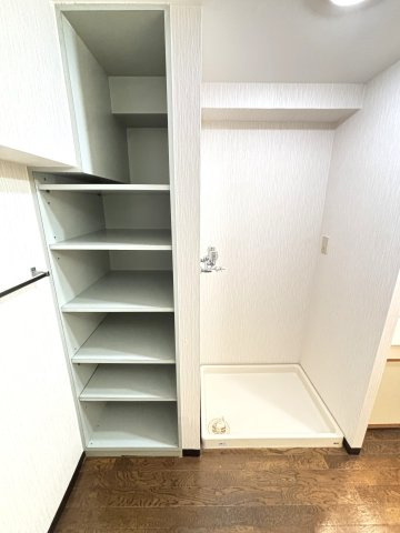 洗濯機置場、棚