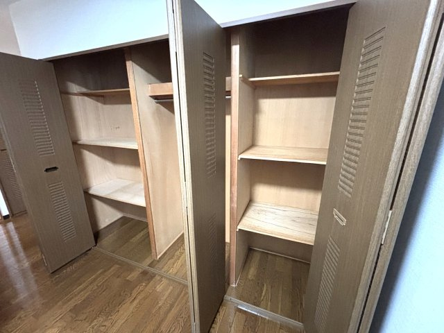 玄関ホール物入