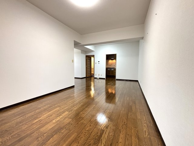 リビングダイニング約18.5帖