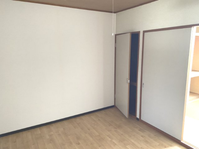 石津アパートの居間・リビング|ゆったり過ごせる居間です