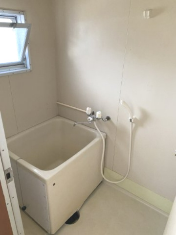 石津アパートの浴室|ゆったり過ごせるお風呂です