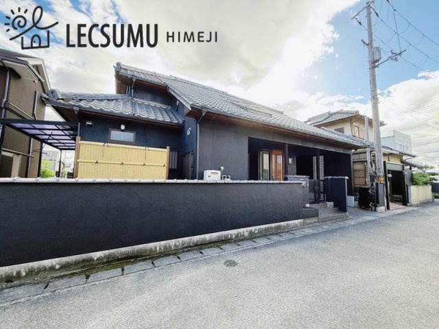 姫路市御立西2丁目/中古戸建の前面道路含む現地写真