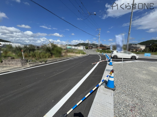 【前面道路含む現地写真】 | Ts-land龍野町末政Ⅲ／28区画 | 分譲地全体の写真です