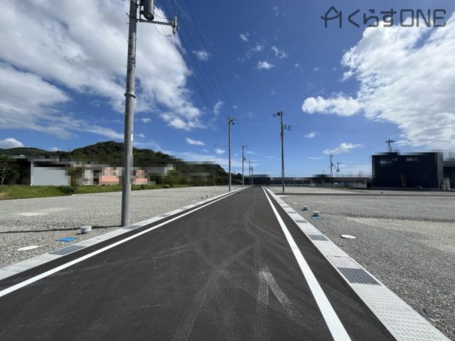 【前面道路含む現地写真】 | Ts-land龍野町末政Ⅲ／28区画 | 分譲地全体の写真です
