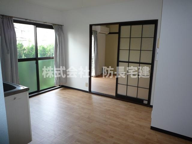 ボーンメイゾンAの居間・リビング|おしゃれなリビングです