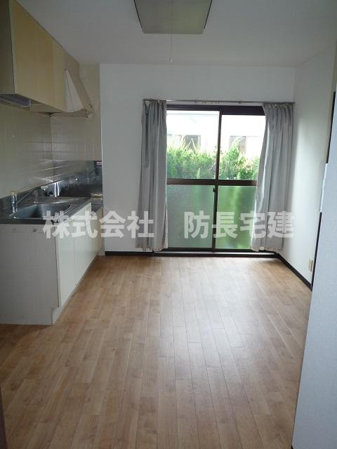 ボーンメイゾンAの居間・リビング|おしゃれな居間です