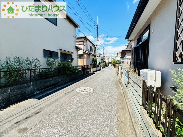 西区宝来　中古一戸建ての前面道路含む現地写真