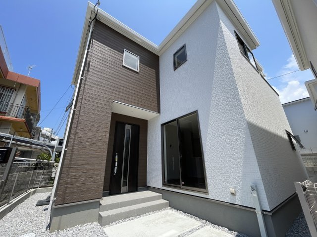 【リーブルガーデン浦添市伊祖第2】6号棟の外観