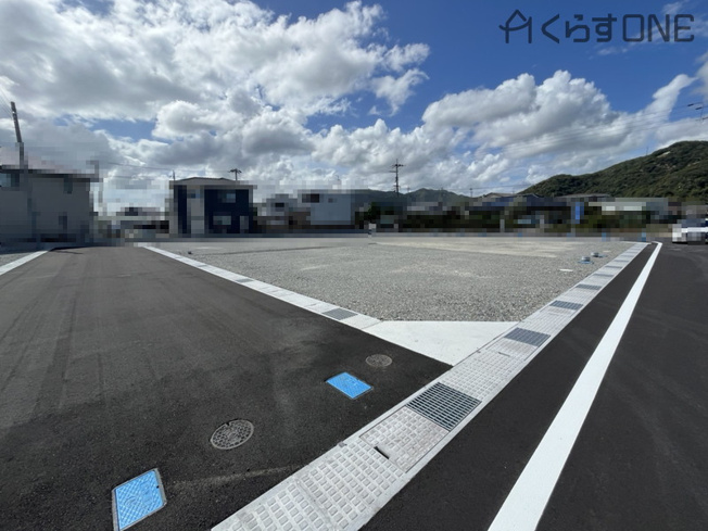 【前面道路含む現地写真】 | Ts-land龍野町末政Ⅲ／28区画 | 分譲地全体の写真です