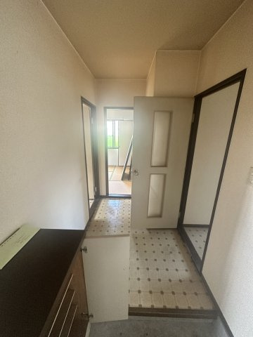 ボーンメイゾンBの玄関
