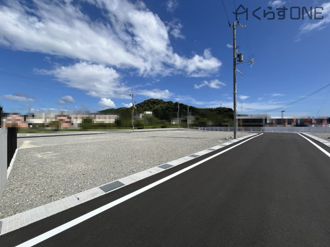 【前面道路含む現地写真】 | Ts-land龍野町末政Ⅲ／28区画 | 分譲地全体の写真です