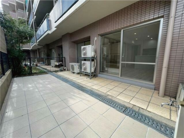 ユニロイヤル四条大宮のエントランス