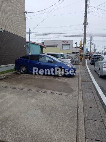 エーデルハイムクロダの駐車場