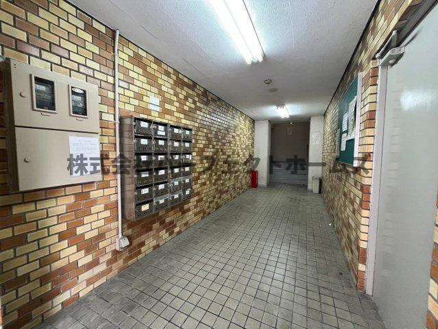 川原ビルのエントランス|毎日通るエントランスはこのようになっています