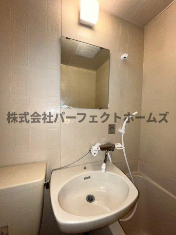 川原ビルの洗面所|スペースが確保できる洗面所です