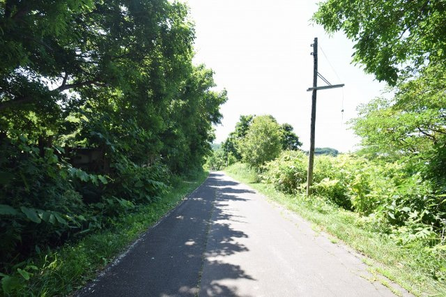 小樽市塩谷2丁目　売土地の前面道路含む現地写真