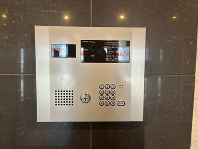 【防犯設備】 | センチュリー古淵 | 室内の防犯設備もチェックしましょう！モニター付きインターホンが設置されているか、防犯シャッターが設備されているか、ベランダに人が上がってきにくい高さかなどチェックしておくと入居後も安心できるでしょう。