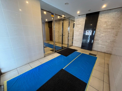 【その他共用部分】 | センチュリー古淵 | 共用部分は、一棟の建物に住む区分所有者全員が共同で所有するとし、共用部分の管理、補修などは、区分所有者で形成される管理組合が行います。個人の判断で勝手に変更することはできませんので覚えておきましょう。