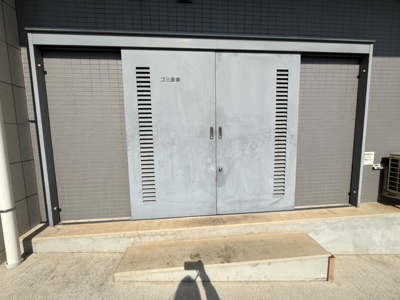 【設備】 | センチュリー古淵 | 共有部分は、住民なら誰もが使える設備のこと。例えば駐車場やエレベーター、インターネット設備、セキュリティ設備などがあります。他にも、マンションの廊下・外部階段やエントランス・ゴミ置き場などがあります。