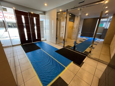 【内装】 | センチュリー古淵 | 共有部分は、住民なら誰もが使える設備のこと。例えば駐車場やエレベーター、インターネット設備、セキュリティ設備などがあります。他にも、マンションの廊下・外部階段やエントランス・ゴミ置き場などがあります。