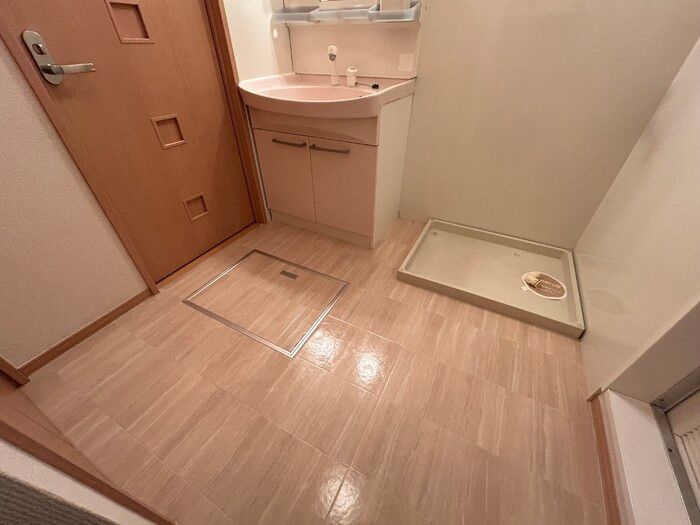 リビングタウン江戸屋敷　C棟の洗面所|広い洗面スペースです★