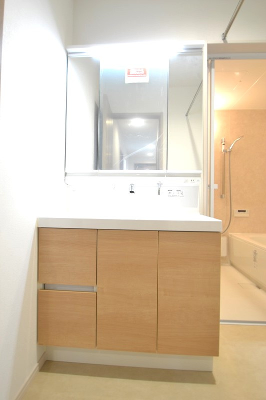 新琴似10条4丁目　1号棟の独立洗面台