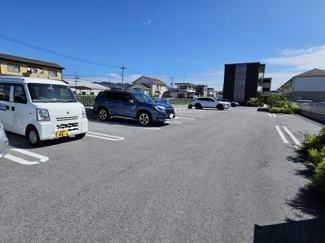 【駐車場】 | 停めやすい平面式駐車場