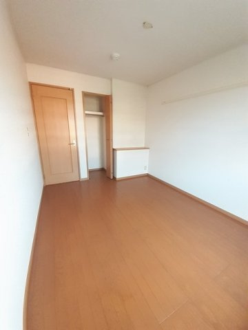 ドゥファミリーの寝室|クローゼット付の寝室です☆