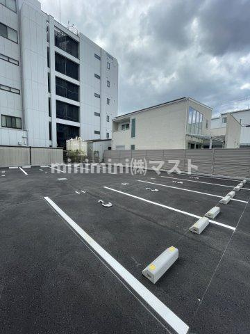 エスリード長居公園PARK AVENUEの駐車場