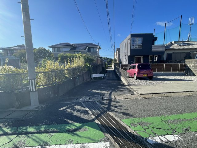 糸島 波多江駅南1丁目 土地の周辺|敷地前の通路の入り口です。