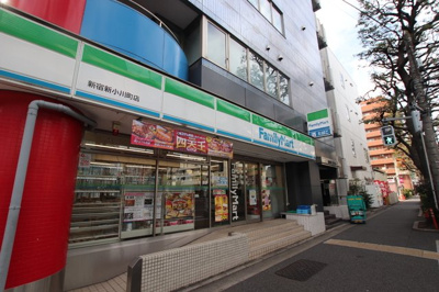 ファミリーマート 新宿新小川町店まで80ｍ