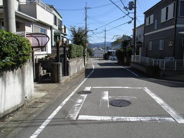 貴志川町北山　中古戸建の前面道路含む現地写真
