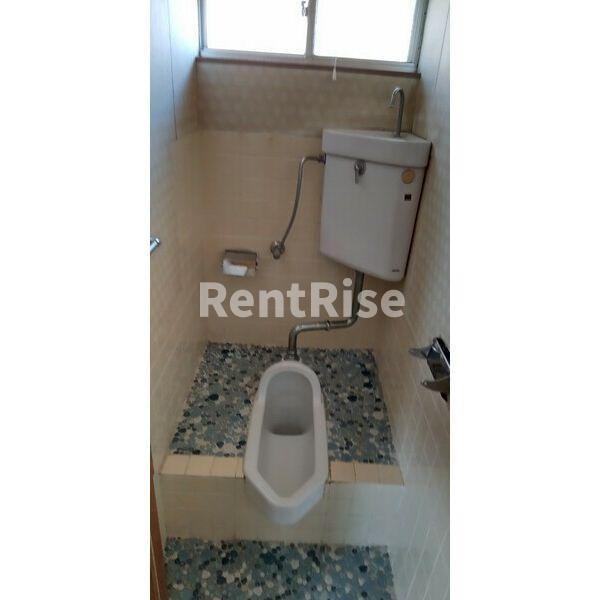 高屋町旭210・211借家のトイレ