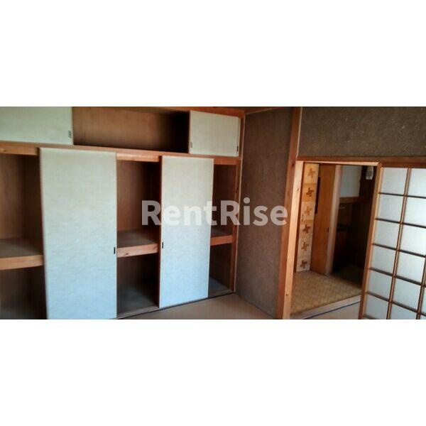 高屋町旭210・211借家の収納