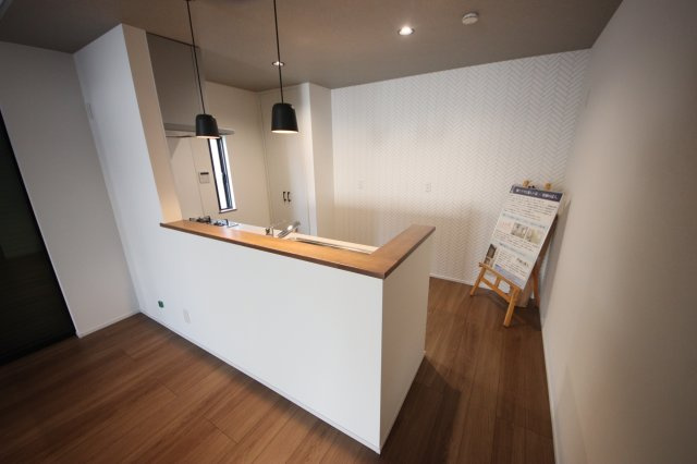 【キッチン】 | 《仲介手数料無料》南区大字広ヶ谷戸557-9(R号棟)新築一戸建 | 撮影日 3025年6月2日 16:00 晴れ