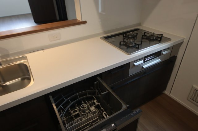 【キッチン】 | 《仲介手数料無料》南区大字広ヶ谷戸557-9(R号棟)新築一戸建 | 撮影日 3025年6月2日 16:00 晴れ