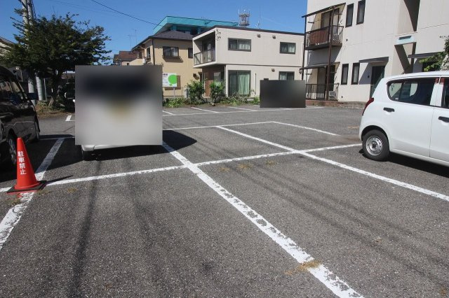 下野市小金井のアパートの駐車場|駐車スペース