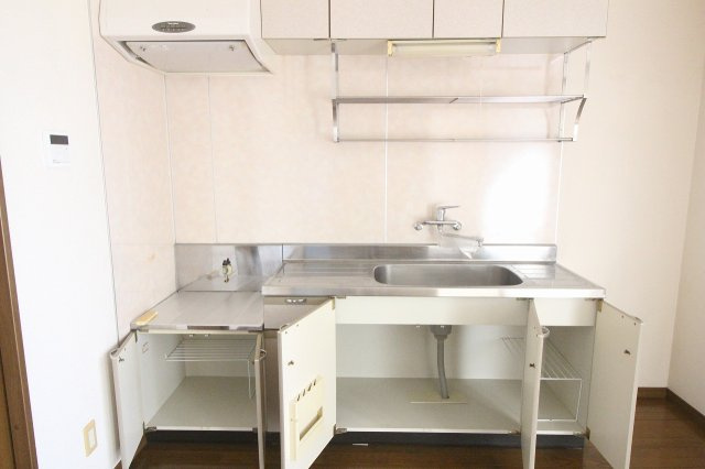 下野市小金井のアパートのキッチン
