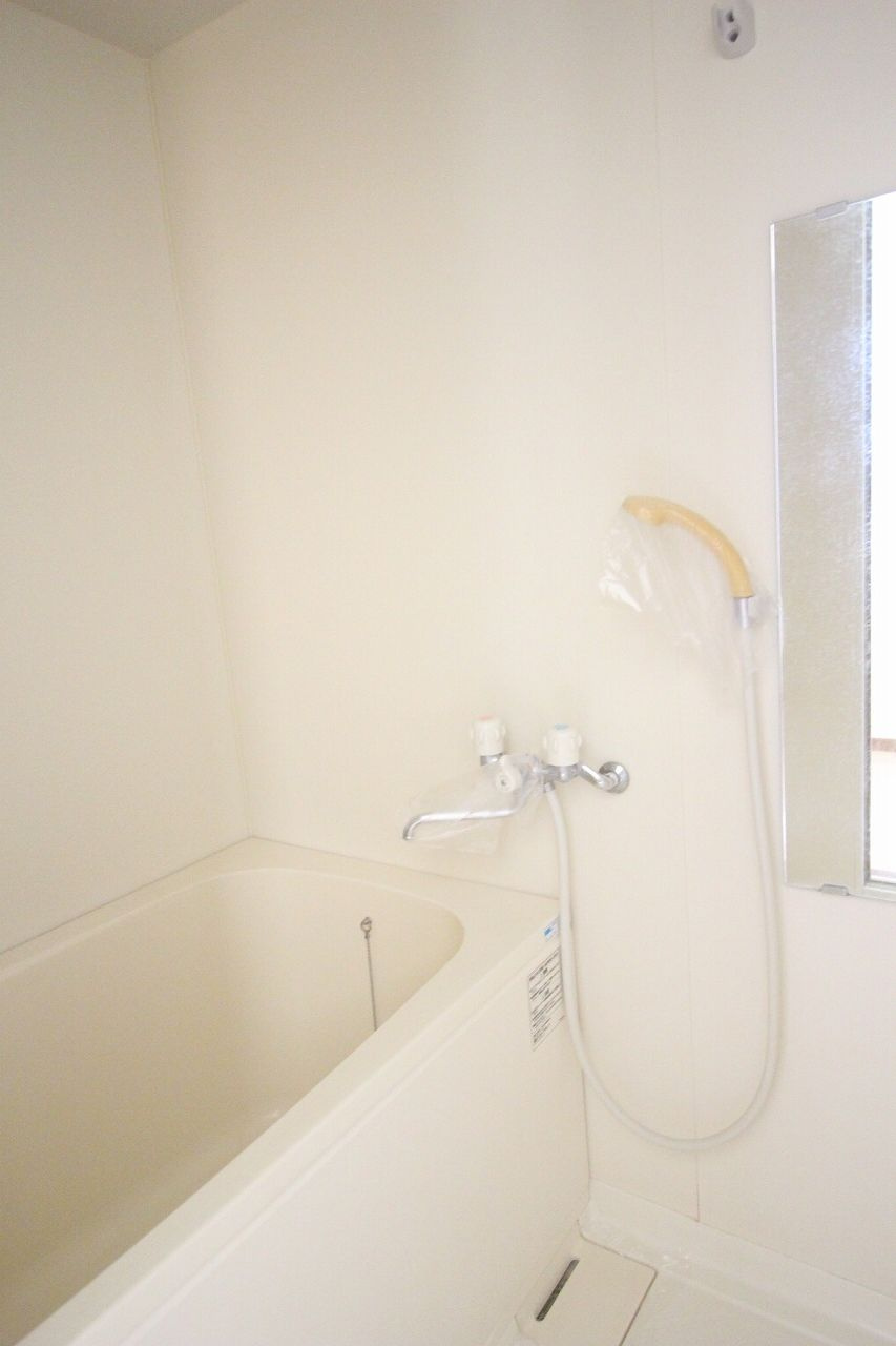 下野市小金井のアパートの浴室