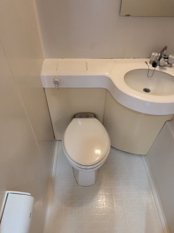 【トイレ】 | レイズ船橋 | キレイな個室空間です