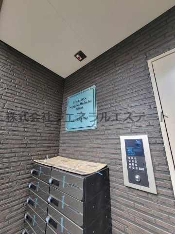 ジーメゾン寝屋川秦町アリビオのエントランス