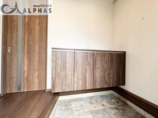 【玄関】 | 加古川市尾上町安田　築浅一戸建て | 日の光が差し込む温かい雰囲気の玄関♪