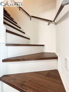 【内装】 | 加古川市尾上町安田　築浅一戸建て | 階段に手すりが付いております♪