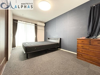 【洋室】 | 加古川市尾上町安田　築浅一戸建て | 壁一面のアクセントクロスがオシャレを演出しております♪