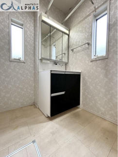 【独立洗面台】 | 加古川市尾上町安田　築浅一戸建て | 清潔感溢れるスタイリッシュなデザインの化粧洗面台♪