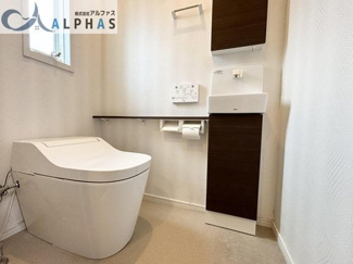 【トイレ】 | 加古川市尾上町安田　築浅一戸建て | 1階に手洗器付きトイレがあります♪