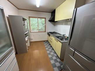 【キッチン】 | 【商談中】県有地内の林間にある建物